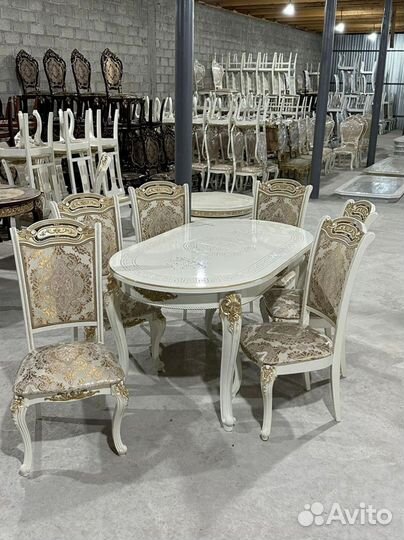 Стол и стулья для кухни. В наличии