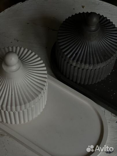 Гипсовая штукатурка и поднос ручной работы