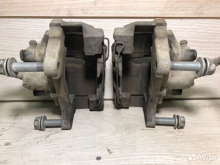 Суппорт Тормозной Передний лев прав VW Passat B6