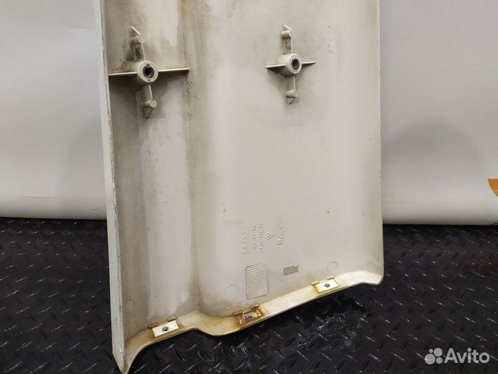 1653704 Спойлер кабины верхний правый Daf XF105