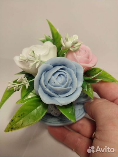 Розы в чашке