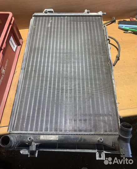 Радиатор охлаждения Skoda Octavia A5 лифтбек BSE