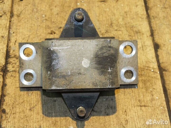 Опора АКПП задняя Infiniti EX/QX50 (J50)