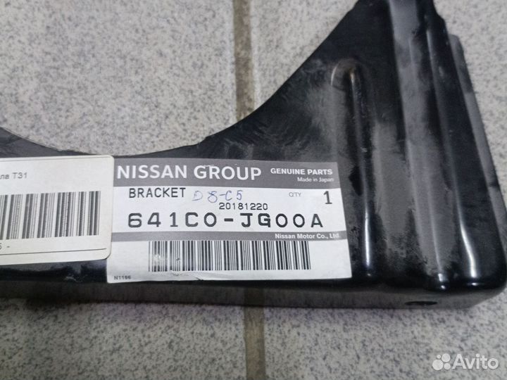 Кронштейн правого крыла Т31 641C0JG00A nissan