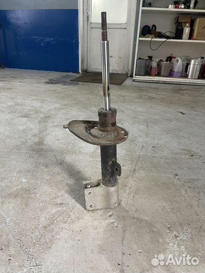 Амортизатор передний левый peugeot 408