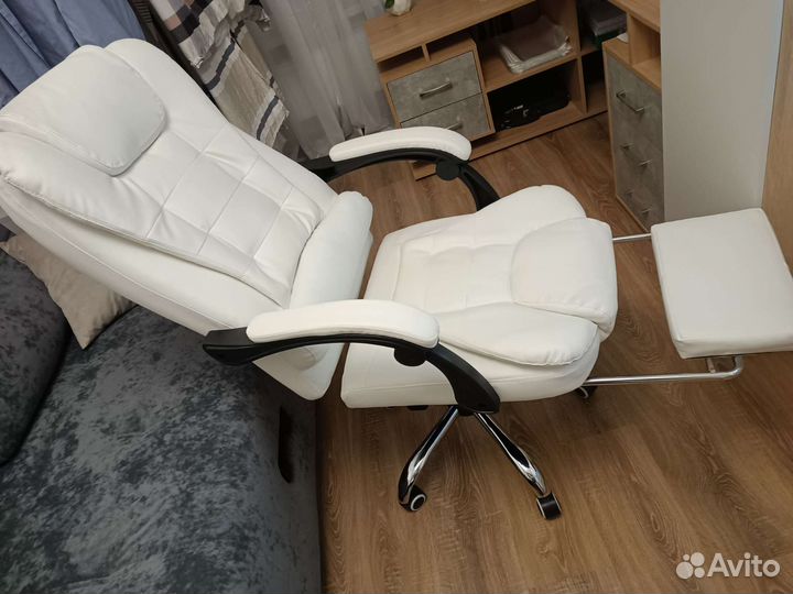 Офисное кожаное кресло руководителя с массажем