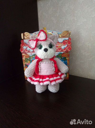 Плюшевая игрушка - кошечка