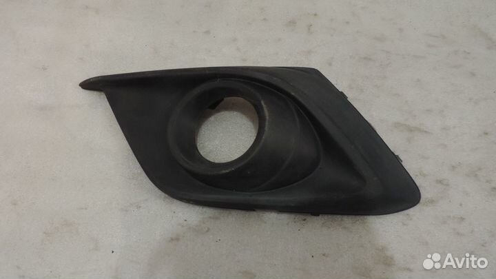 Накладка фары противотуманной правая Mazda 3 2013