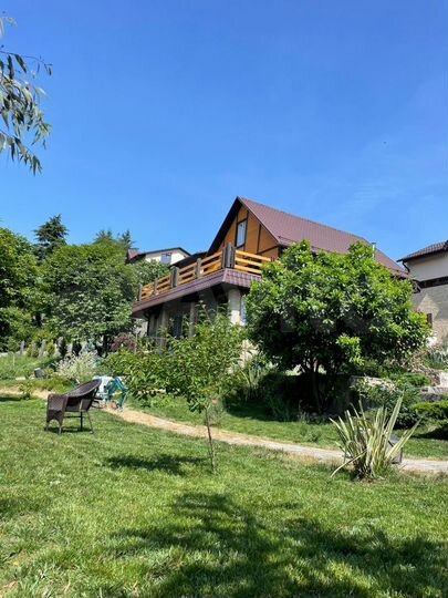 Дом 1000 м² на участке 20 сот.