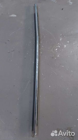 Молдинг стекла на Toyota Mark X