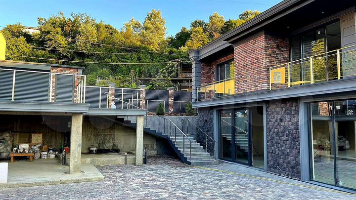 Дом 270 м² на участке 6 сот.