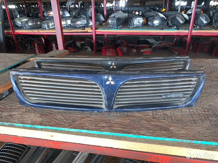 Решетка радиатора Mitsubishi diamante