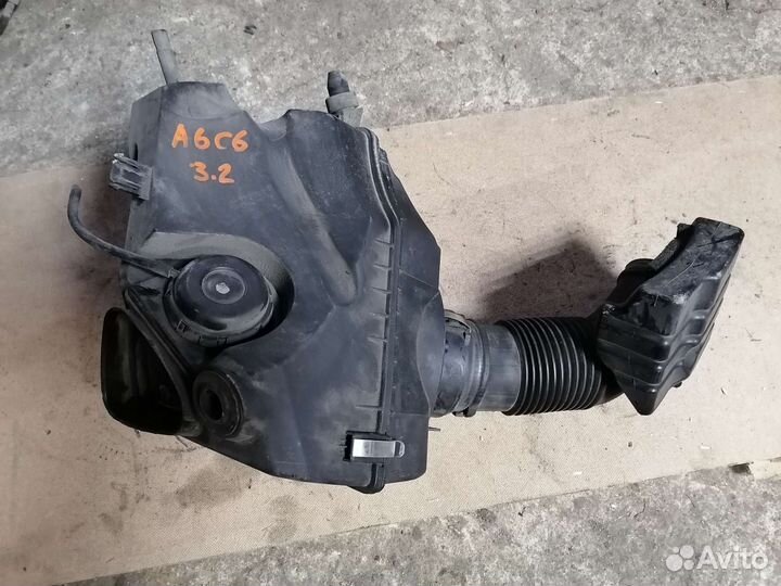 Корпус возд. фильтра Audi A6 C6,VAG 4F0133835F