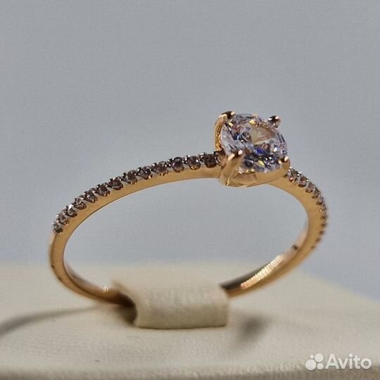 Кольцо с фианитами