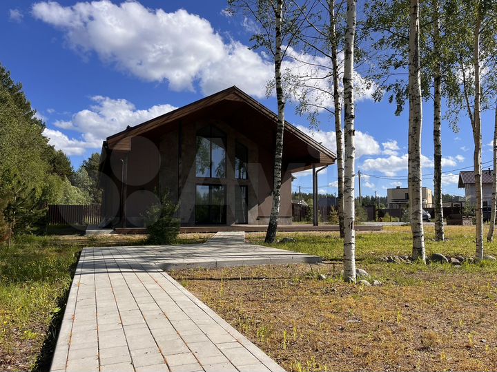 Коттедж 241,8 м² на участке 13,5 сот.