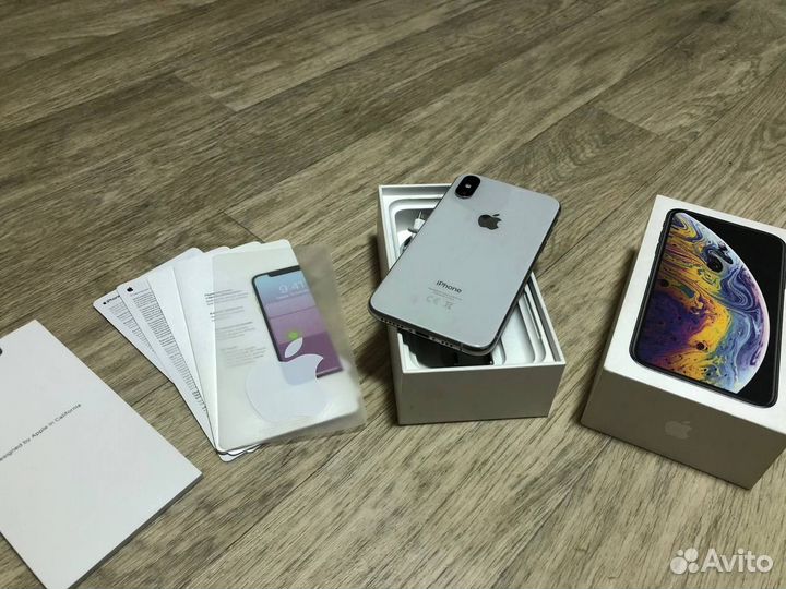 iPhone Xs, 64 ГБ