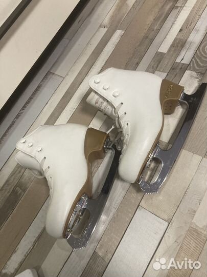 Профессиональные фигурные коньки edea