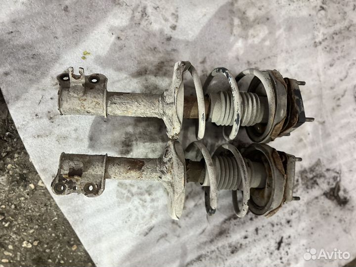 Стойка передняя Mazda Capella GF