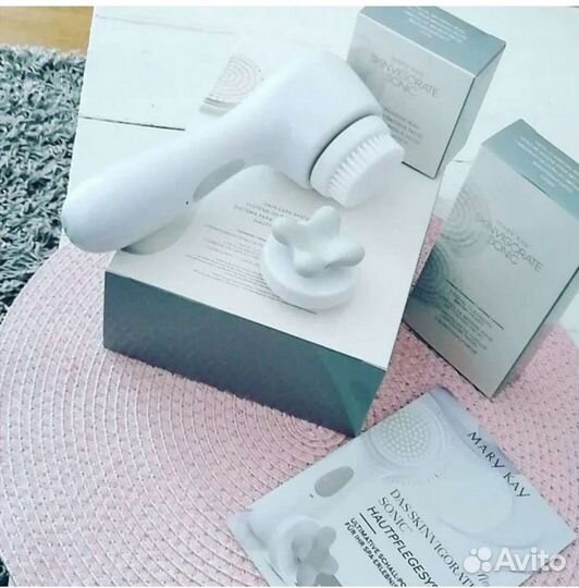 Очищающая щётка, кисти, футляры Mary Kay