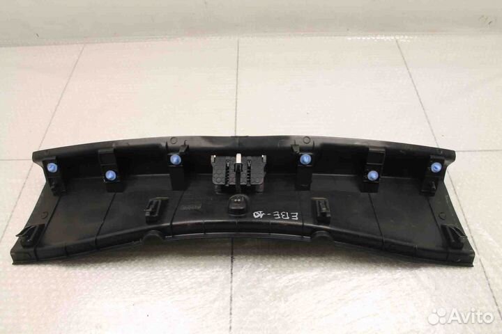 Обшивка задней панели Renault Laguna III 2009