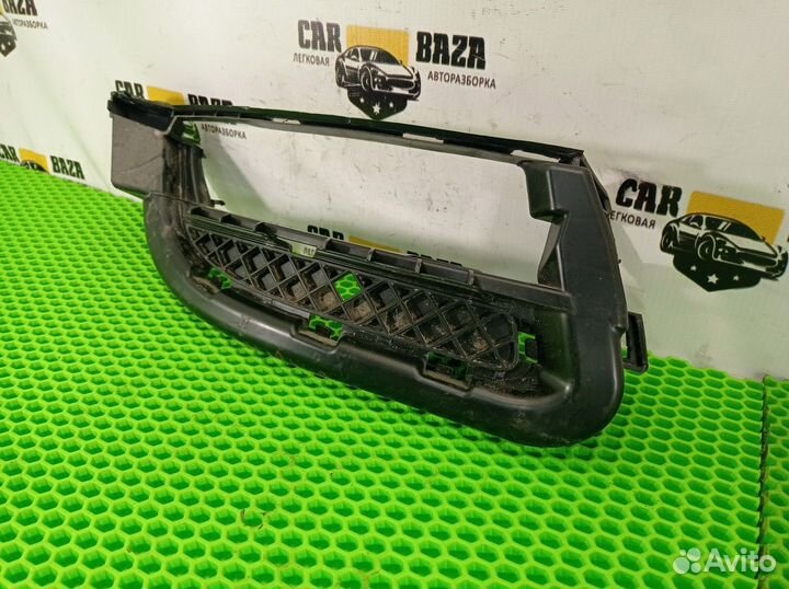 Решетка в бампер правая R BMW 1
