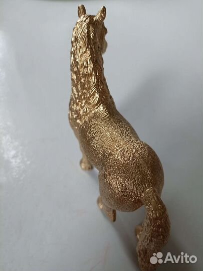 Конь золотой
