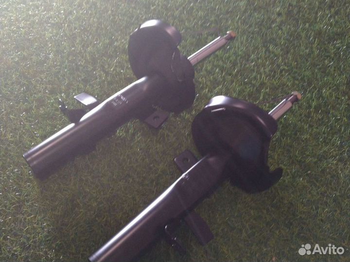 Комплект передних амортизаторов Ford Focus 3