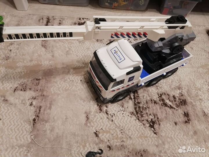 Подъемный кран игрушка