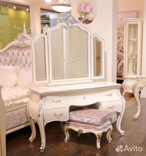 Пуфик классический слоновая кость, из дерева 410x610x480