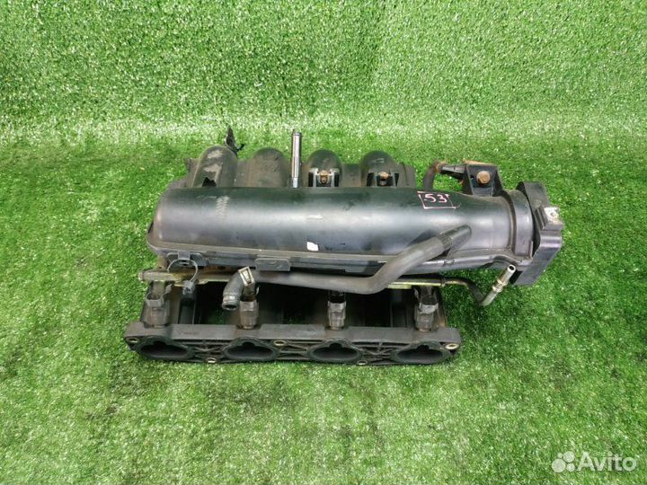 Топливная рампа с форсунками Nissan Primera P12