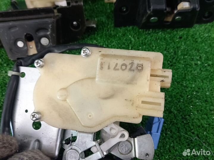 Замок крышка багажника Honda Fit jazz