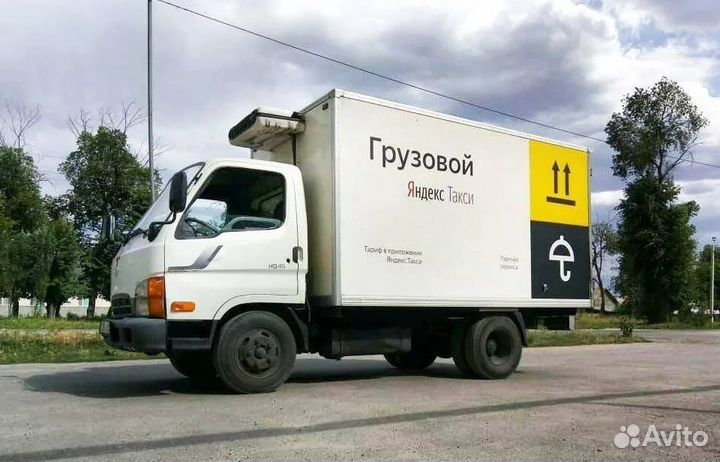 Водитель на личном грузовом авто