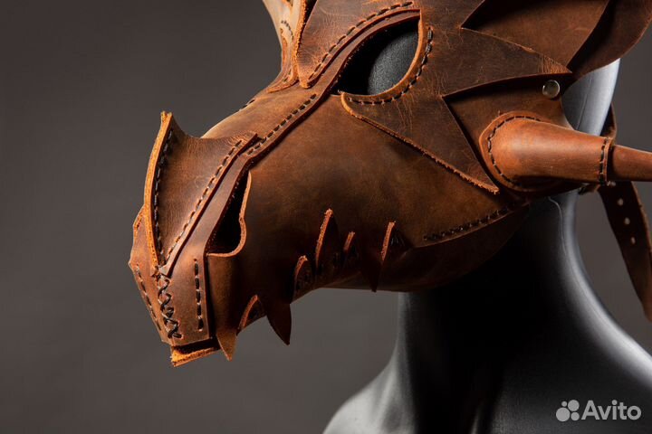 Маска дракона из натуральной кожи