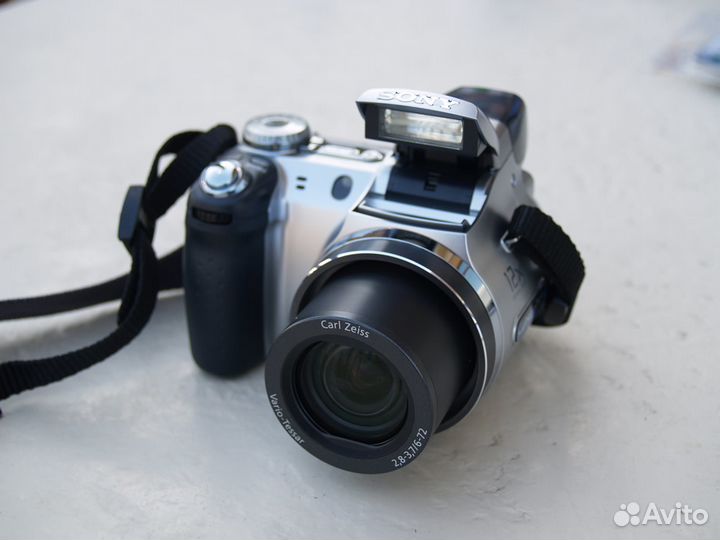 Цифровой фотоаппарат Sony Cyber-shot DSC-H5