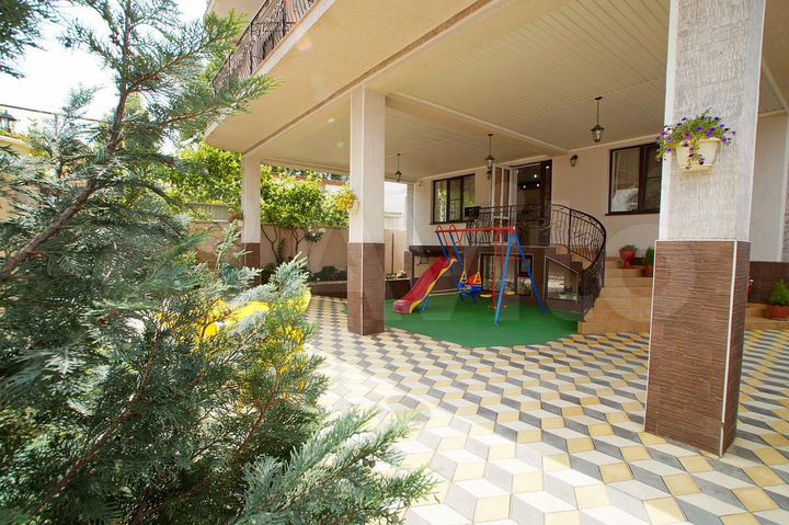 Комната 25 м² в > 9-к., 3/3 эт.