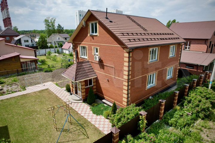 Коттедж 192 м² на участке 9,6 сот.