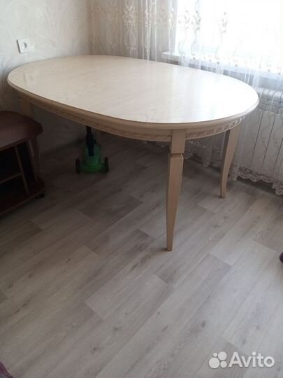 Стол обеденный