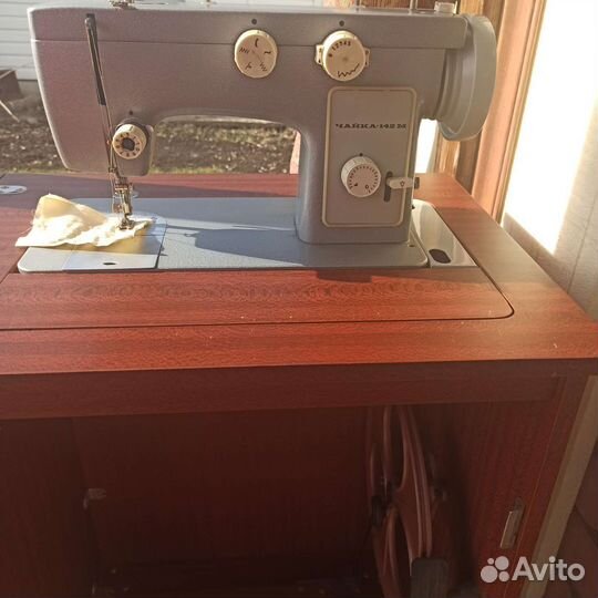 Швейная машинка Чайка 142м