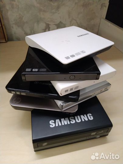 Внешний дисковод (оптический привод) CD / DVD / RW