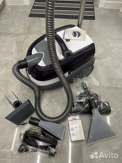 Моющий пылесос Bosch Serie 4 BWD41720