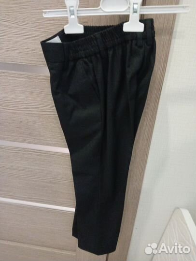 Белая рубашка, черные брюки р-р 110