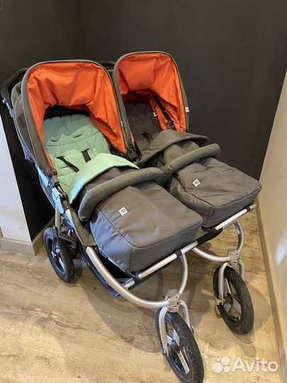 Коляска для двойни bumbleride