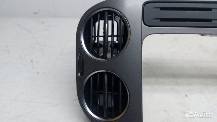 Накладка на панель Volkswagen Tiguan 2.0 2011