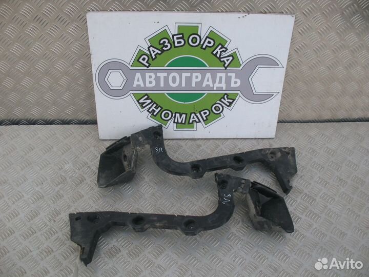 Направляющая заднего бампера Ford Focus 3 2012г