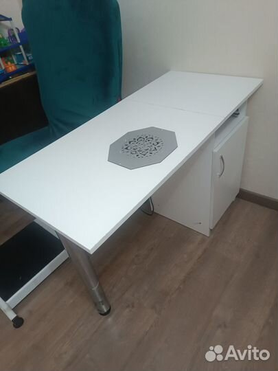 Стол маникюрный с вытяжкой