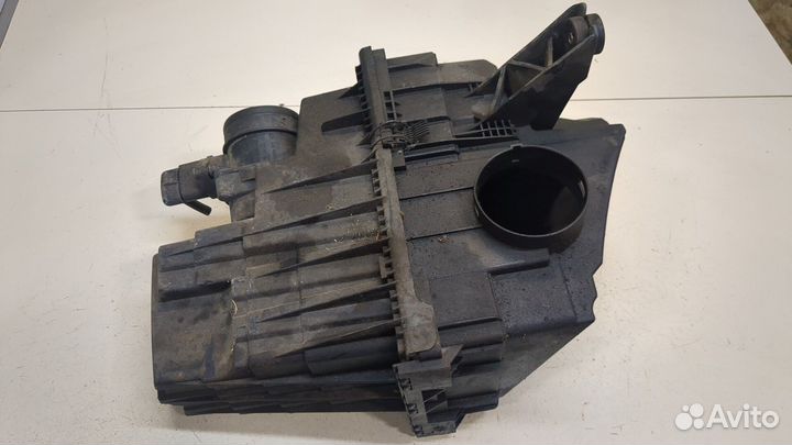 Корпус воздушного фильтра Volkswagen Transporter 5