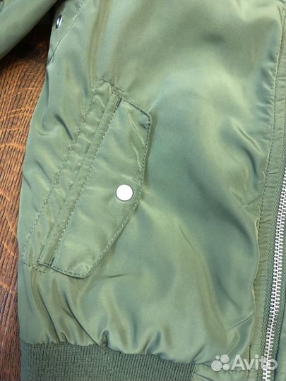 Бомбер на девочку