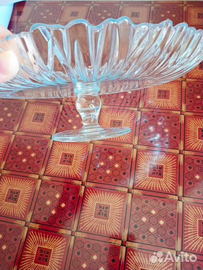 Тортница на ножке