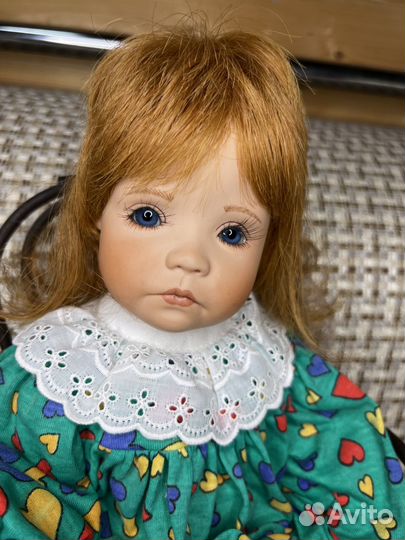 Кукла фарфоровая