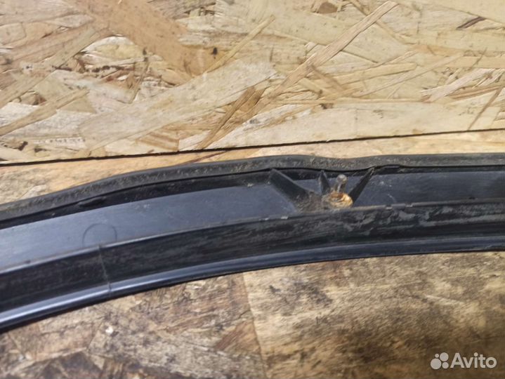 Накладка задней двери Opel Frontera A